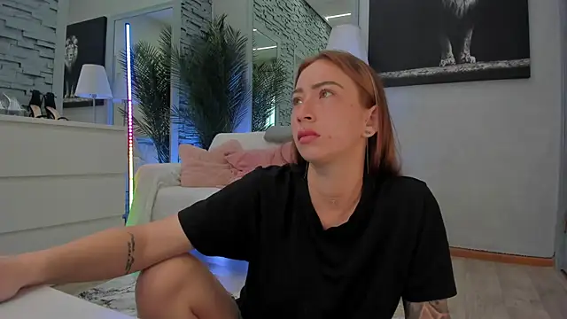 Reina Cummings online show from July 2, 2026, 5:46 am
