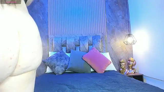 Snapshot of luna_killari chatting on October 8, 2025, 11:41 am luna killari online show from October 8, 2025, 11:41 am