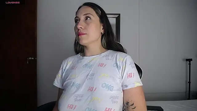 Snapshot of luna_killari chatting on November 12, 2025, 11:54 am luna killari online show from November 12, 2025, 11:54 am