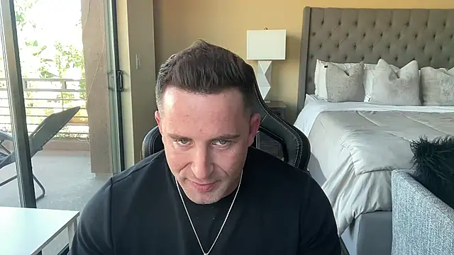 Snapshot of brettmycles28 chatting on October 1, 2025, 9:54 pm brettmycles28 online show from October 1, 2025, 9:54 pm