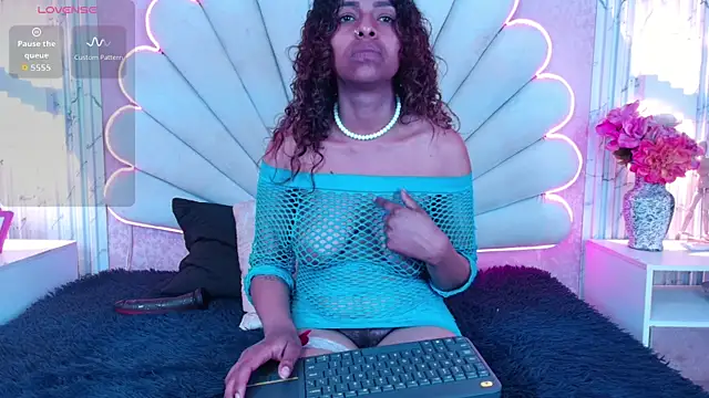 MisRoos online show from December 17, 2025, 2:34 pm