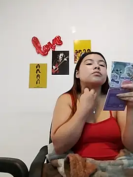 LucyPetit online show from January 6, 2026, 1:37 pm