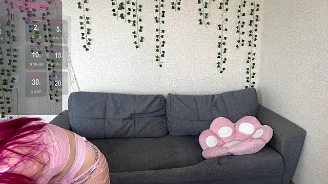 LoriConer online show from September 30, 2025, 7:13 am