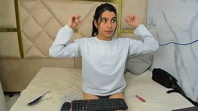 Snapshot of Allisonts69 chatting on September 19, 2025, 4:36 am Allisonts69 online show from September 19, 2025, 4:36 am