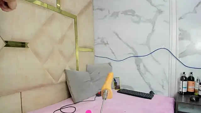 Snapshot of Allisonts69 chatting on October 14, 2025, 3:07 am Allisonts69 online show from October 14, 2025, 3:07 am