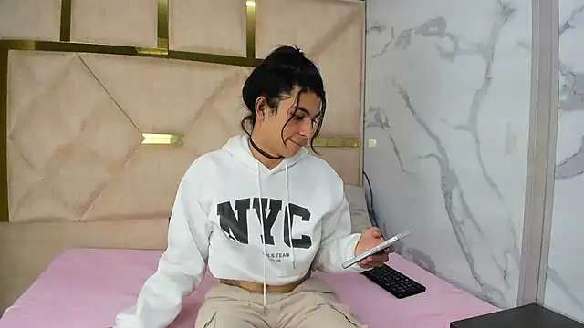 Snapshot of Allisonts69 chatting on November 14, 2025, 3:49 am Allisonts69 online show from November 14, 2025, 3:49 am