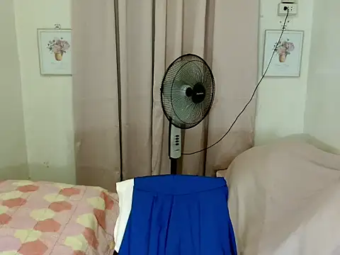 gorgeousYNEZ22 online show from April 28, 2026, 12:53 am
