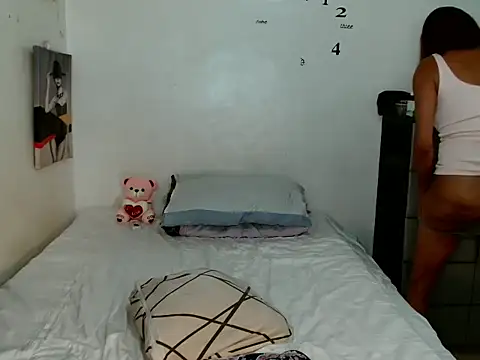 gorgeousYNEZ22 online show from May 12, 2026, 7:38 am