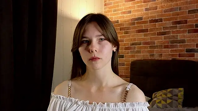 EmiliDen online show from October 7, 2025, 5:43 pm