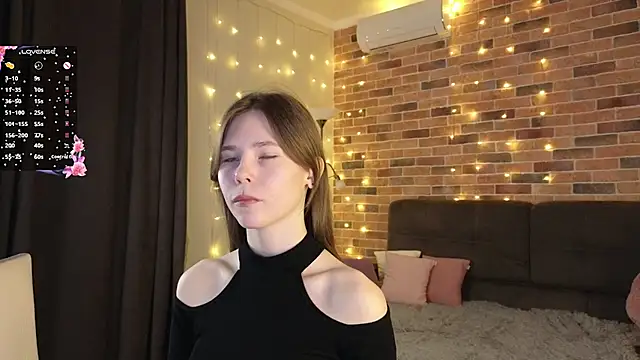 EmiliDen online show from October 19, 2025, 7:03 pm