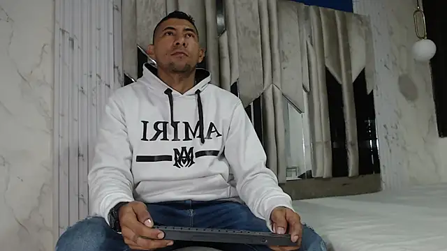 Morganandmegan online show from November 24, 2025, 11:10 am