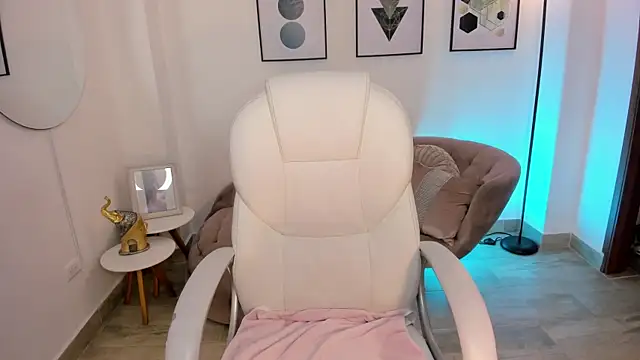 Snapshot of Beverly_johnson chatting on October 12, 2025, 3:49 am Beverly johnson online show from October 12, 2025, 3:49 am