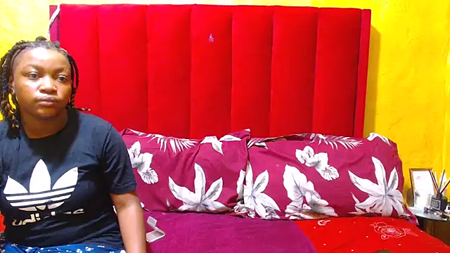 Snapshot of SultryCocoBabe chatting on October 21, 2025, 5:35 pm SultryCocoBabe online show from October 21, 2025, 5:35 pm