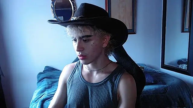 Snapshot of DanteObscuro chatting on November 19, 2025, 8:20 pm DanteObscuro online show from November 19, 2025, 8:20 pm