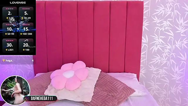 Snapshot of DafneVega chatting on September 17, 2025, 3:57 pm DafneVega online show from September 17, 2025, 3:57 pm