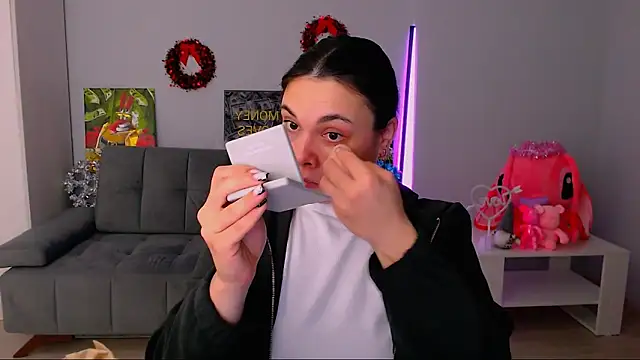 queenofthesense  online show from November 27, 2025, 12:51 pm