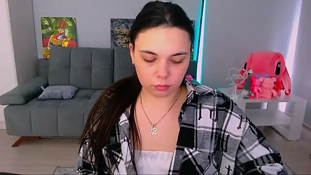 queenofthesense  online show from February 9, 2026, 10:08 am