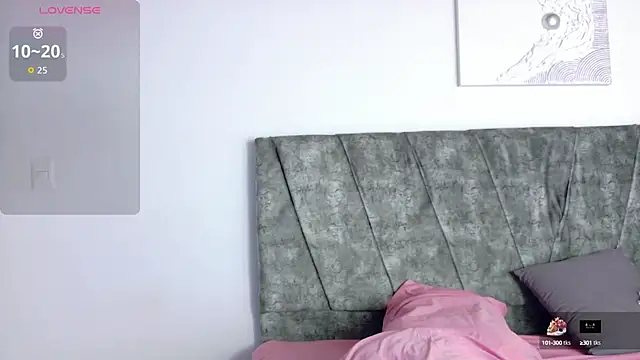 ValeriGallardo17 online show from October 11, 2025, 9:13 pm