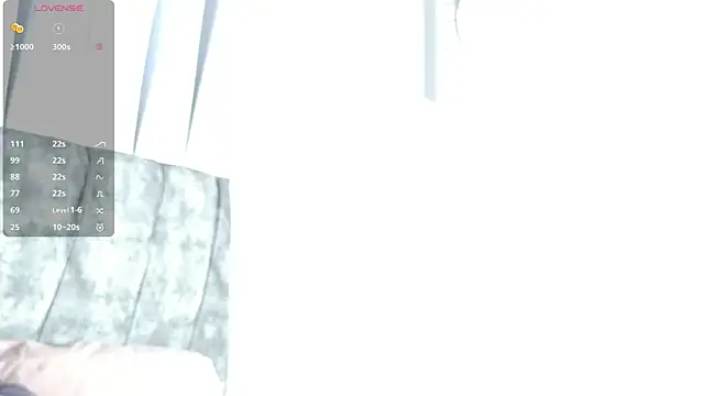 ValeriGallardo17 online show from October 18, 2025, 9:59 pm