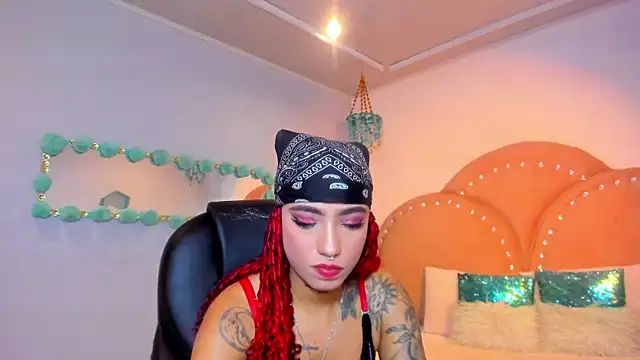 Snapshot of salem_rose chatting on October 8, 2025, 7:44 pm salem rose online show from October 8, 2025, 7:44 pm