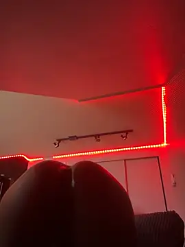 Snapshot of Mercedeszzz chatting on February 20, 2026, 10:54 pm Mercedeszzz online show from February 20, 2026, 10:54 pm