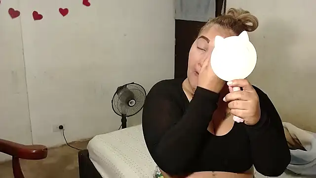 laleska montenegro online show from April 2, 2026, 8:12 am