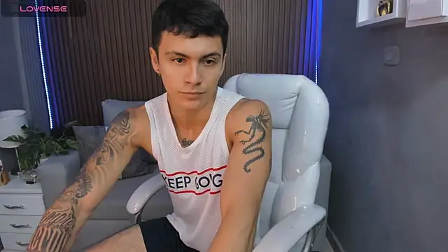 Leo santoro online show from November 8, 2025, 3:23 pm