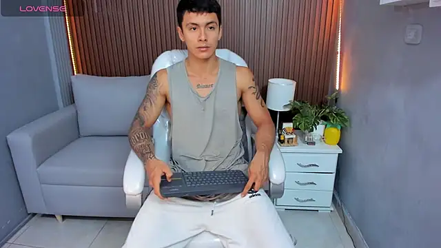 Leo santoro online show from November 14, 2025, 1:54 pm