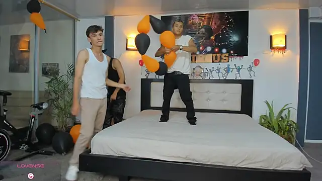 Bisexlifehot   online show from November 6, 2025, 12:00 am