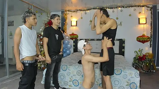 Bisexlifehot   online show from December 15, 2025, 11:20 pm