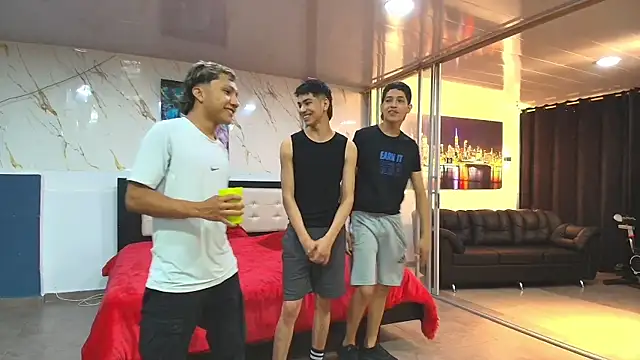 Bisexlifehot   online show from April 11, 2026, 11:31 pm