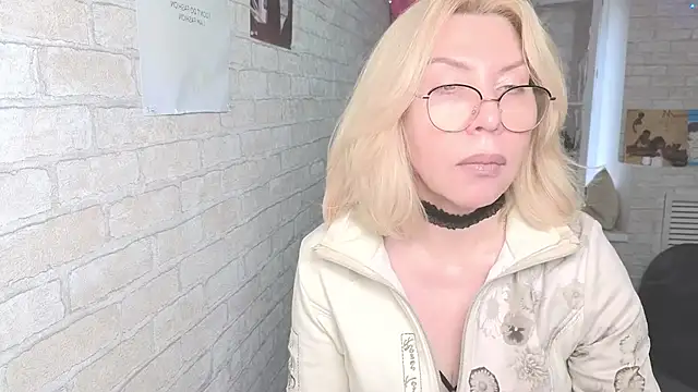 Snapshot of Wendy_Waves chatting on October 28, 2025, 10:41 am Wendy Waves online show from October 28, 2025, 10:41 am