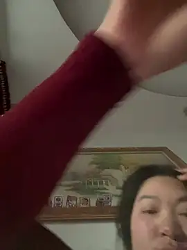 Snapshot of Nhung584 chatting on February 6, 2026, 10:51 am Nhung584 online show from February 6, 2026, 10:51 am