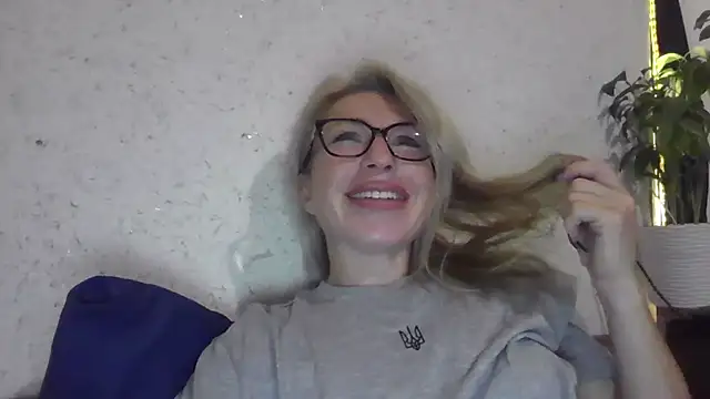 fox red lady7 online show from October 24, 2025, 3:52 pm