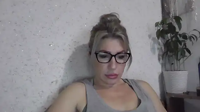 fox red lady7 online show from December 16, 2025, 10:53 am