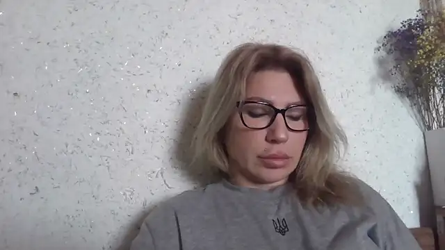 Snapshot of fox_red_lady7 chatting on March 7, 2026, 7:16 am fox red lady7 online show from March 7, 2026, 7:16 am