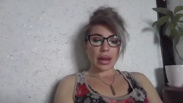 Snapshot of fox_red_lady7 chatting on March 30, 2026, 11:44 am fox red lady7 online show from March 30, 2026, 11:44 am