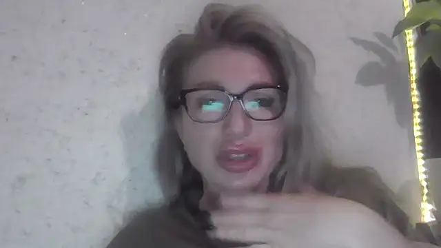 Snapshot of fox_red_lady7 chatting on March 31, 2026, 8:20 pm fox red lady7 online show from March 31, 2026, 8:20 pm