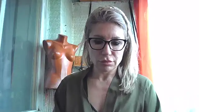 Snapshot of fox_red_lady7 chatting on April 1, 2026, 10:05 am fox red lady7 online show from April 1, 2026, 10:05 am