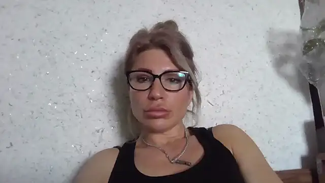 Snapshot of fox_red_lady7 chatting on April 3, 2026, 11:19 am fox red lady7 online show from April 3, 2026, 11:19 am