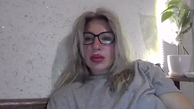 Snapshot of fox_red_lady7 chatting on April 6, 2026, 8:54 pm fox red lady7 online show from April 6, 2026, 8:54 pm