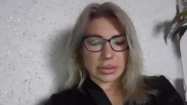 Snapshot of fox_red_lady7 chatting on April 11, 2026, 7:02 am fox red lady7 online show from April 11, 2026, 7:02 am