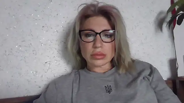 Snapshot of fox_red_lady7 chatting on April 12, 2026, 8:41 am fox red lady7 online show from April 12, 2026, 8:41 am