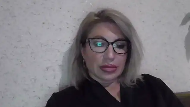 Snapshot of fox_red_lady7 chatting on April 12, 2026, 8:58 pm fox red lady7 online show from April 12, 2026, 8:58 pm