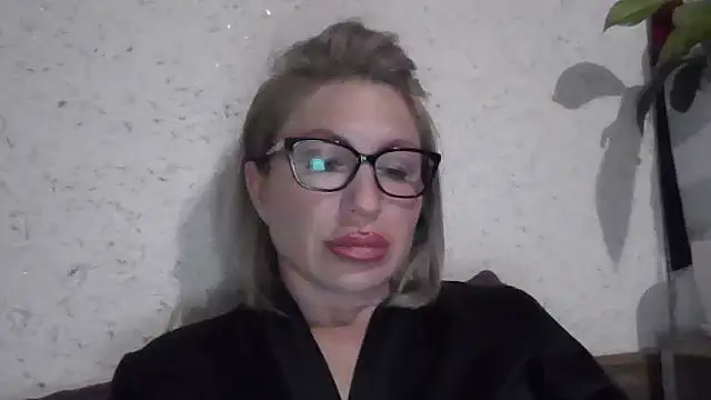 Snapshot of fox_red_lady7 chatting on April 15, 2026, 8:53 pm fox red lady7 online show from April 15, 2026, 8:53 pm