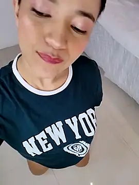 Snapshot of LUNAA___ chatting on October 10, 2025, 3:38 am LUNAA online show from October 10, 2025, 3:38 am