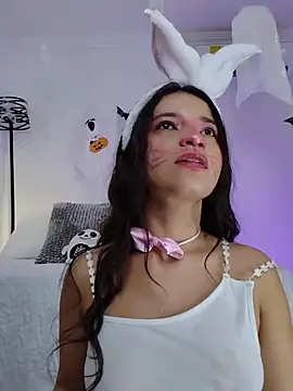 Snapshot of LUNAA___ chatting on October 21, 2025, 4:13 am LUNAA online show from October 21, 2025, 4:13 am