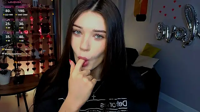 Snapshot of MollyBaby chatting on February 16, 2026, 2:02 pm MollyBaby online show from February 16, 2026, 2:02 pm