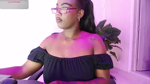 Snapshot of ReinaMiah chatting on November 2, 2025, 3:53 am ReinaMiah online show from November 2, 2025, 3:53 am