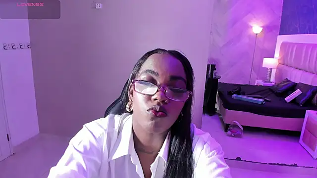 Snapshot of ReinaMiah chatting on November 9, 2025, 4:22 am ReinaMiah online show from November 9, 2025, 4:22 am